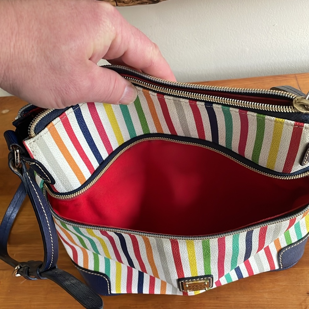 Dooney and Bourke crossbody bag. Excellent condition. - Picture 6 of 9